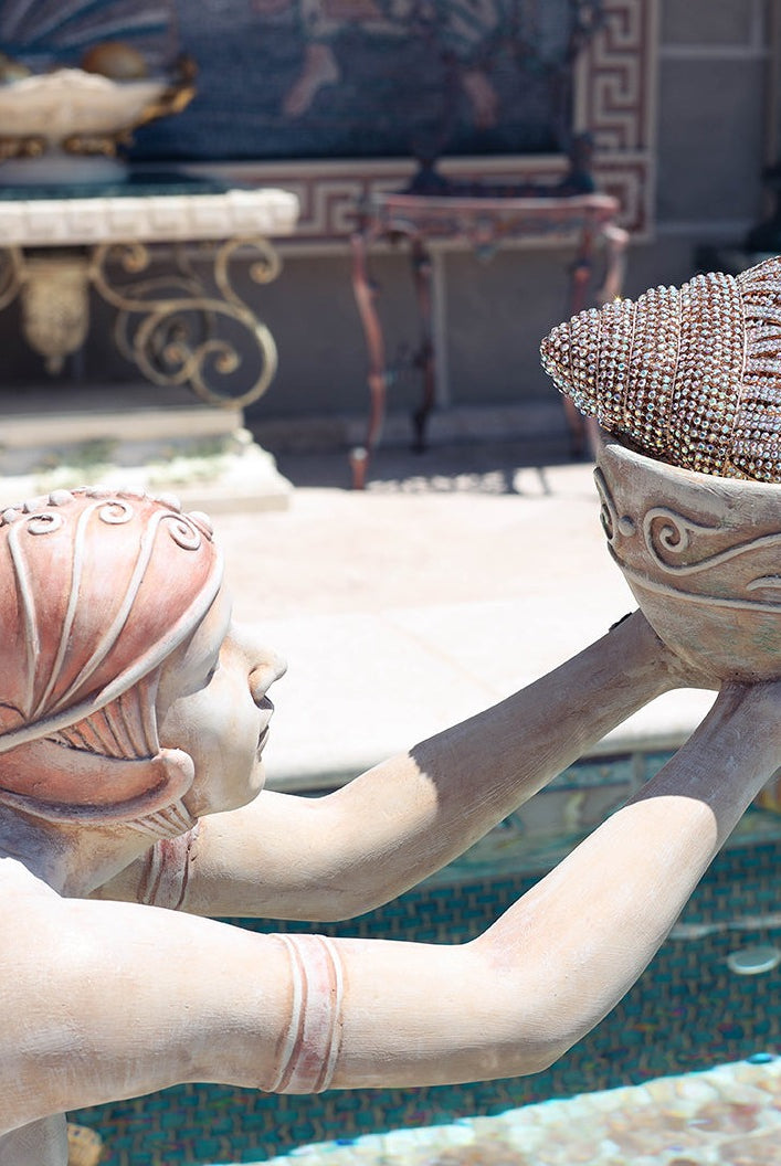 shell diamantie clutch